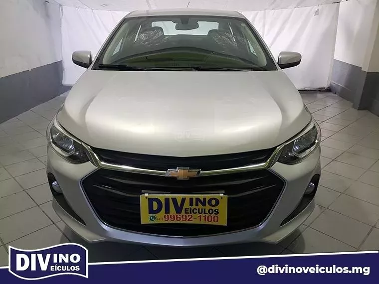 Chevrolet Onix Prata 1