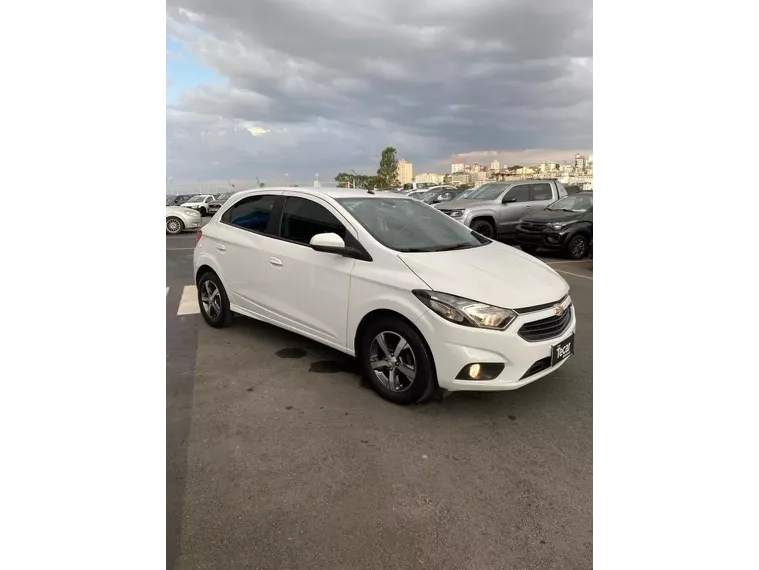 Chevrolet Onix Branco 13