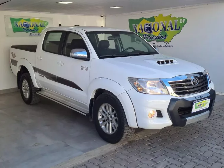 Toyota Hilux Branco 4