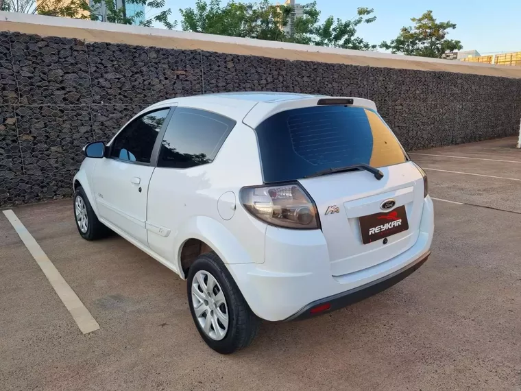 Ford KA Branco 9