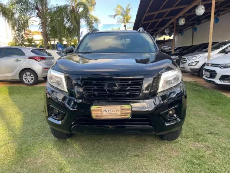 Nissan Frontier Preto 5