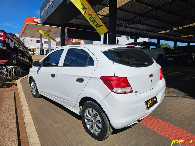 Chevrolet Onix Branco 4