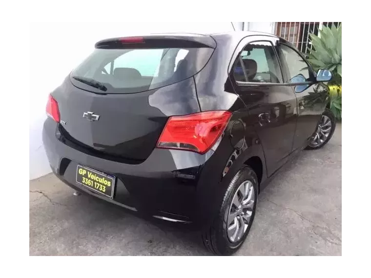 Chevrolet Onix Preto 4