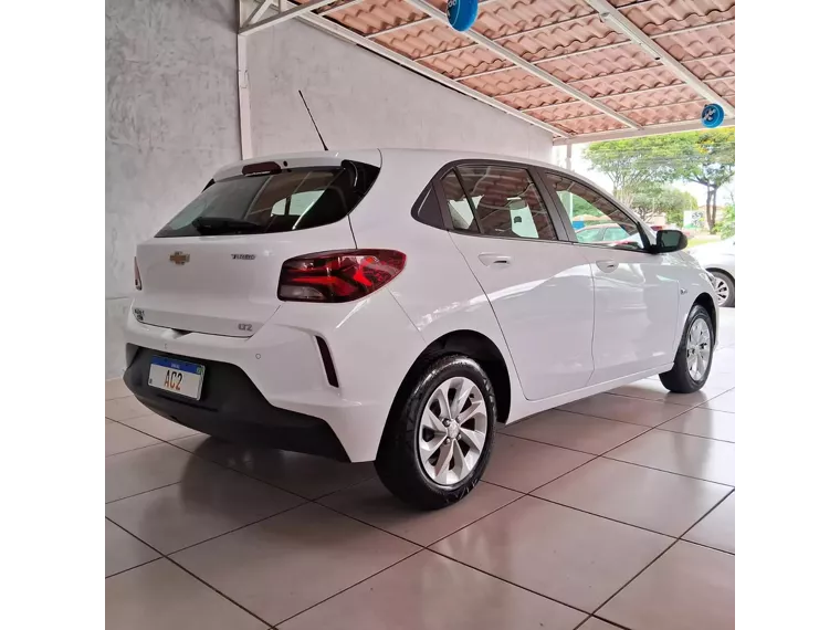 Chevrolet Onix Branco 1