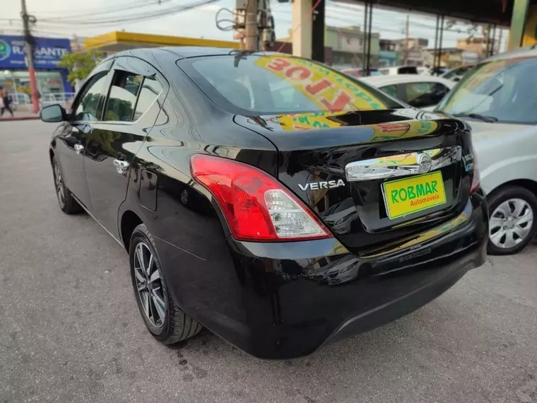 Nissan Versa Preto 9