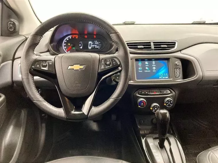 Chevrolet Onix Branco 8