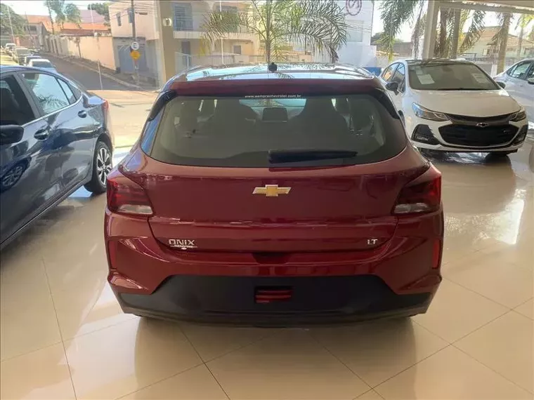 Chevrolet Onix Vermelho 8