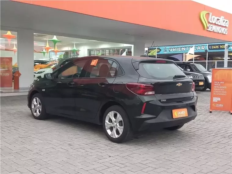 Chevrolet Onix Preto 9