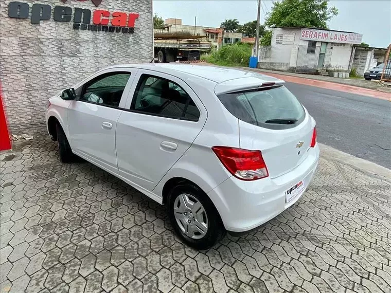 Chevrolet Onix Branco 2