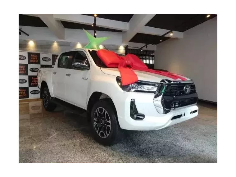 Toyota Hilux Branco 3