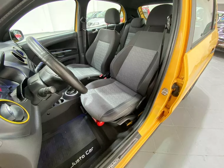 Volkswagen Gol Amarelo 9