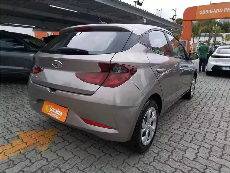 Hyundai HB20 Prata 16