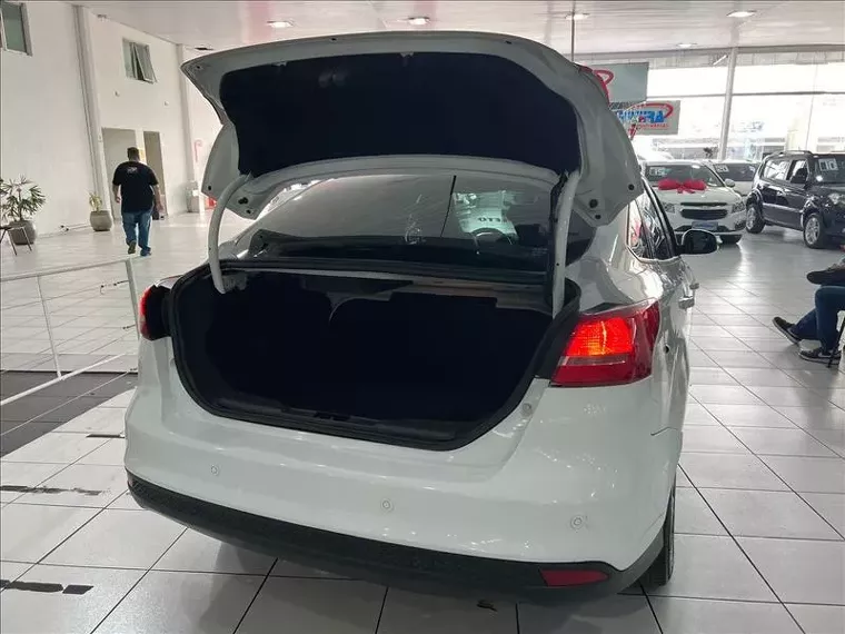 Ford Focus Branco 15