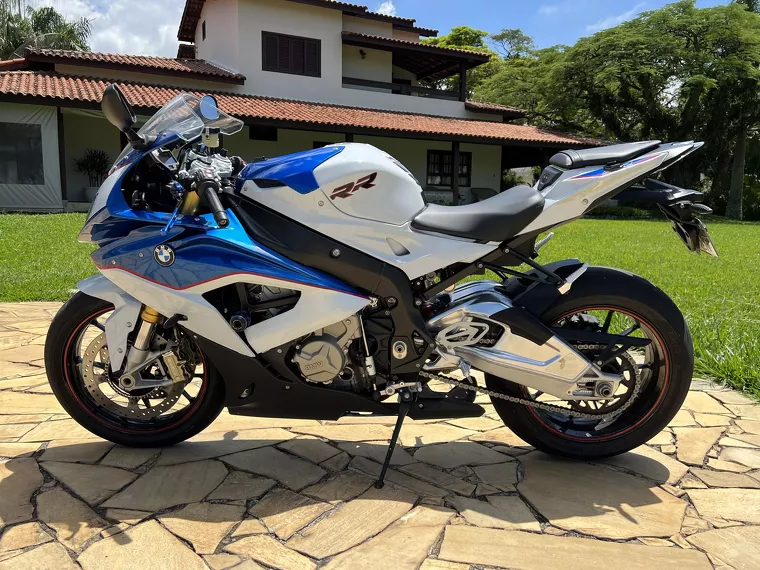 Você compraria uma BMW S 1.000 RR verde?