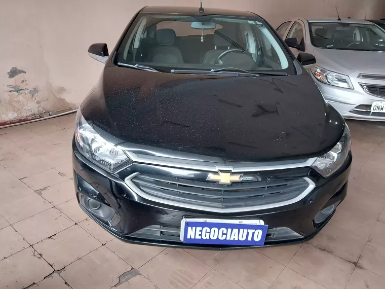 Chevrolet Onix Preto 3