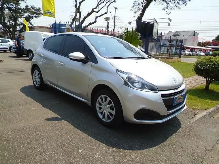 Peugeot 208 Prata 12