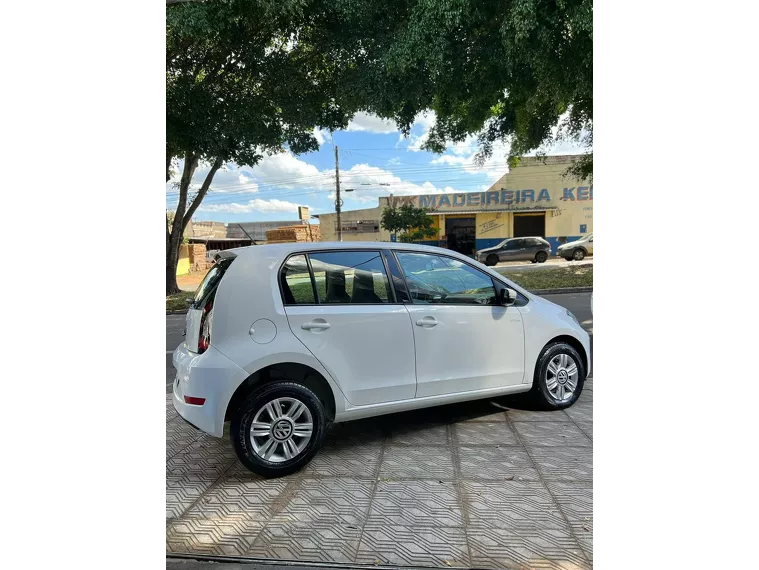 Volkswagen UP Branco 4