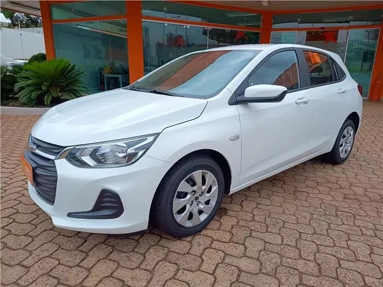 Chevrolet Onix Branco 1