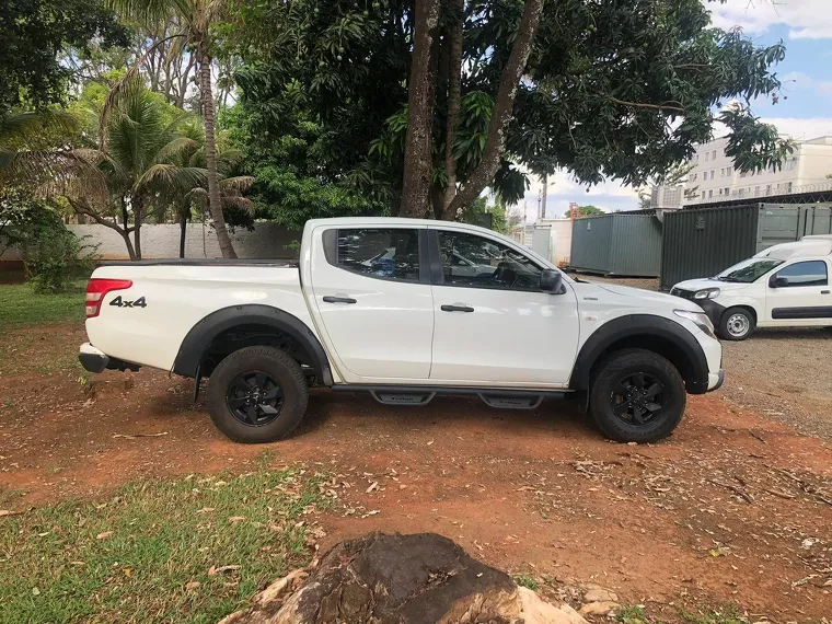 Mitsubishi L200 Branco 7