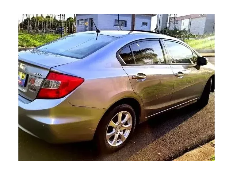 Honda Civic Cinza 9