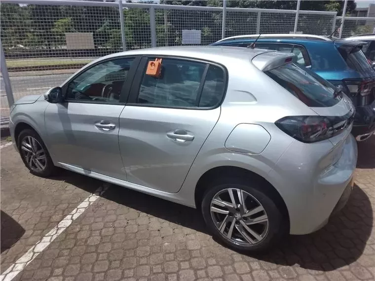 Peugeot 208 Prata 9