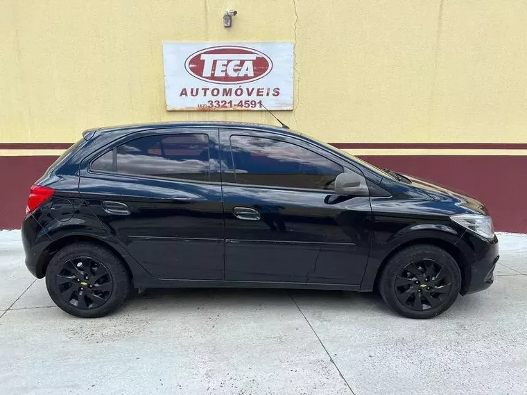 Chevrolet Onix Preto 2