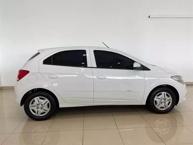 Chevrolet Onix Branco 5