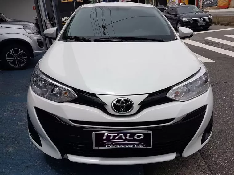 Toyota Yaris Prata 18