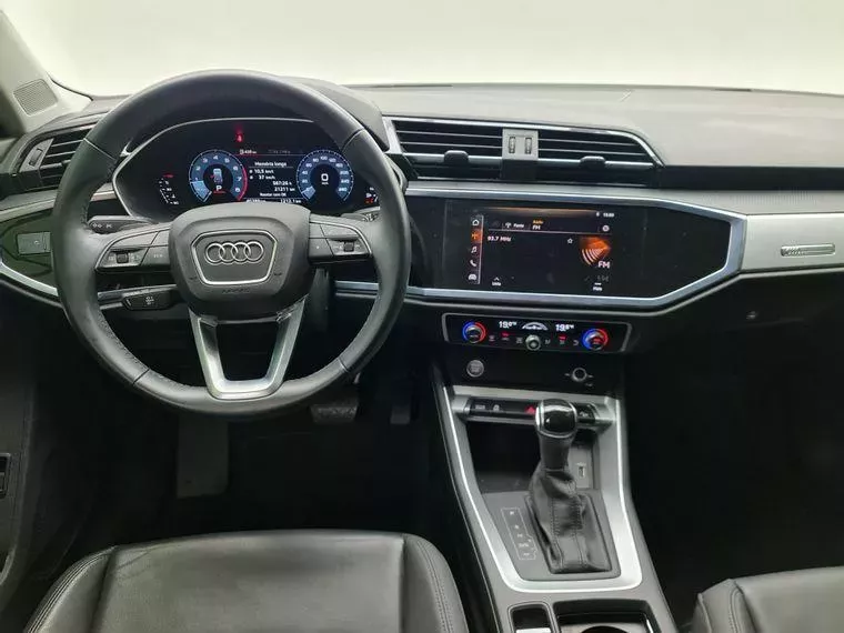 Audi Q3 Preto 11