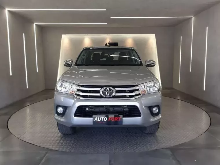 Toyota Hilux Prata 9