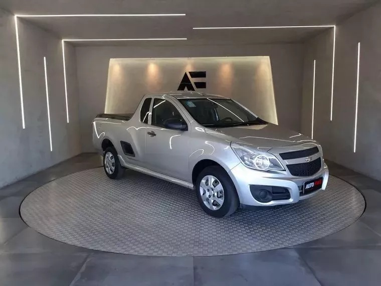 Chevrolet Montana Prata 2