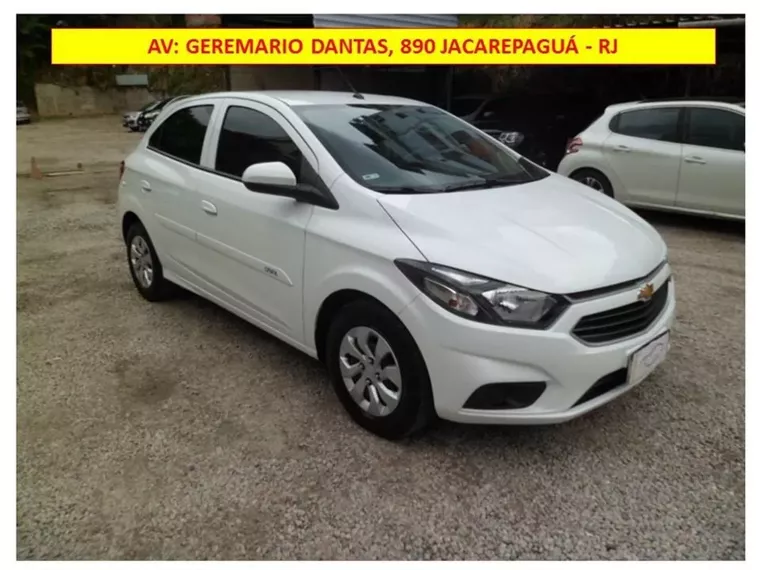 Chevrolet Onix Branco 9