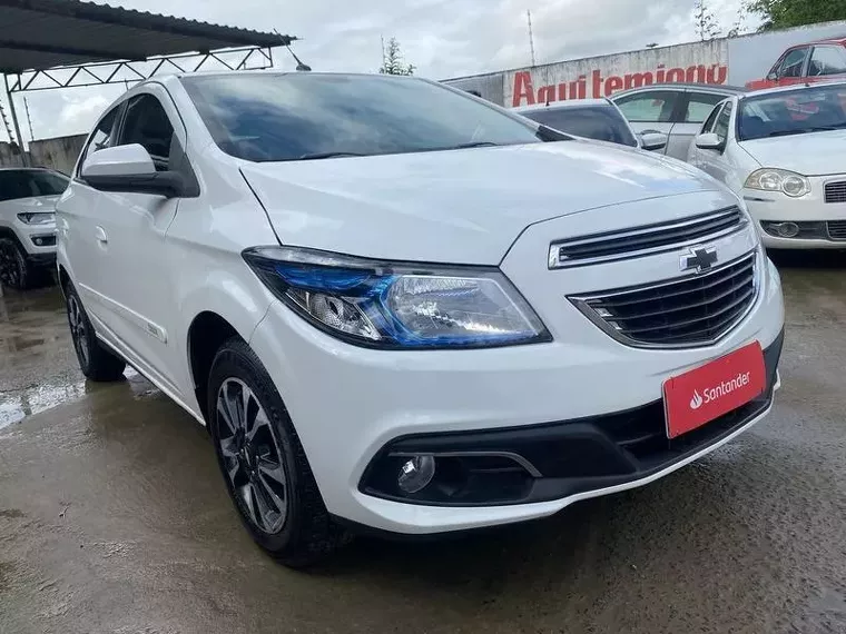 Chevrolet Onix Branco 1