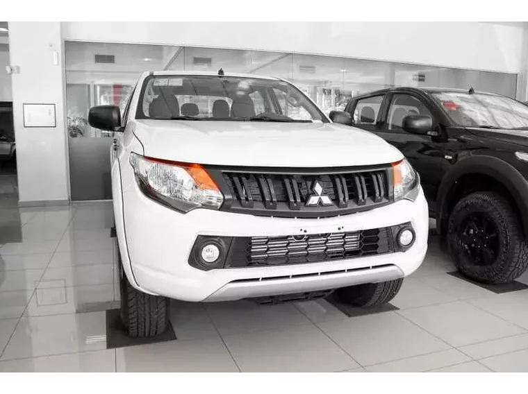 Mitsubishi L200 Triton Branco 4