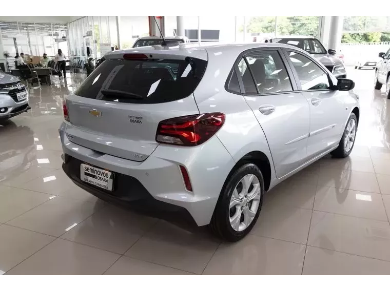 Chevrolet Onix Prata 20