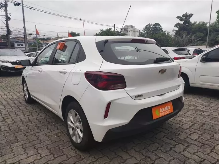 Chevrolet Onix Branco 5