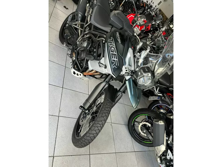 Triumph Tiger 800 Verde 18