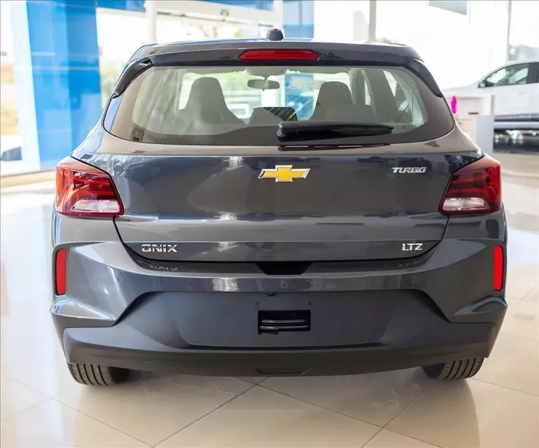 Chevrolet Onix Cinza 14