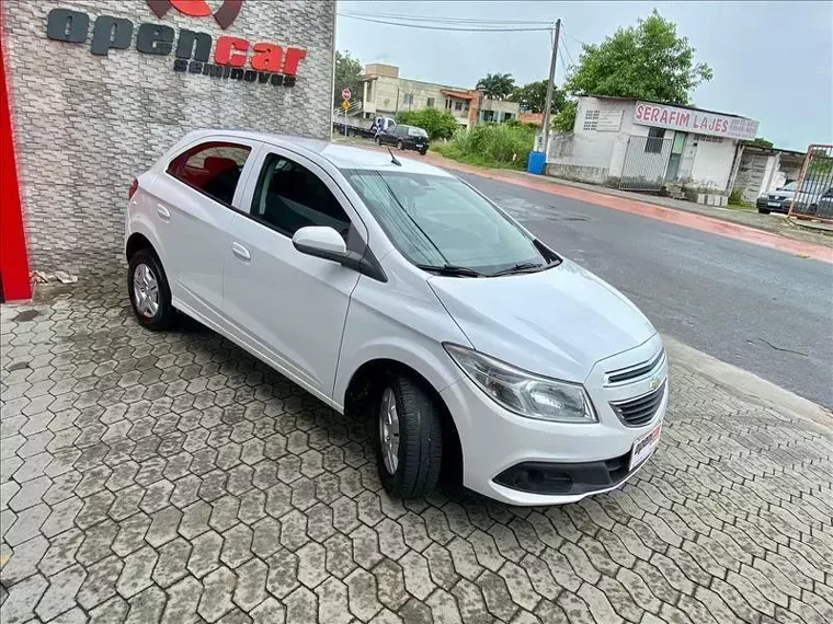 Chevrolet Onix Branco 1