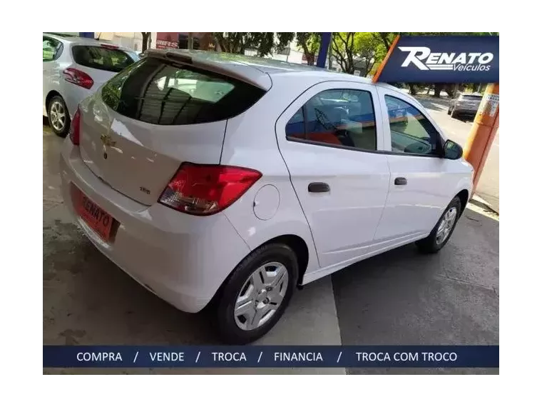 Chevrolet Onix Branco 9