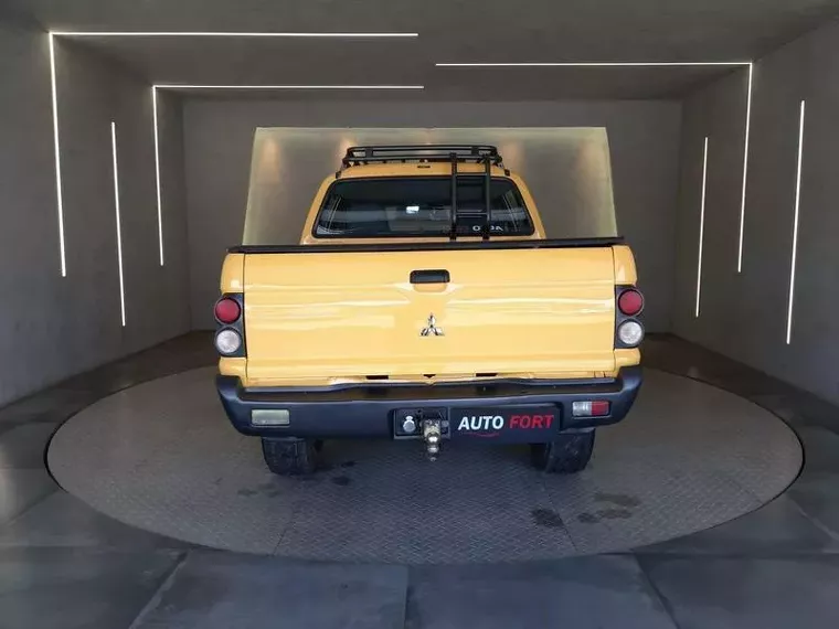 Mitsubishi L200 Outdoor Amarelo 3