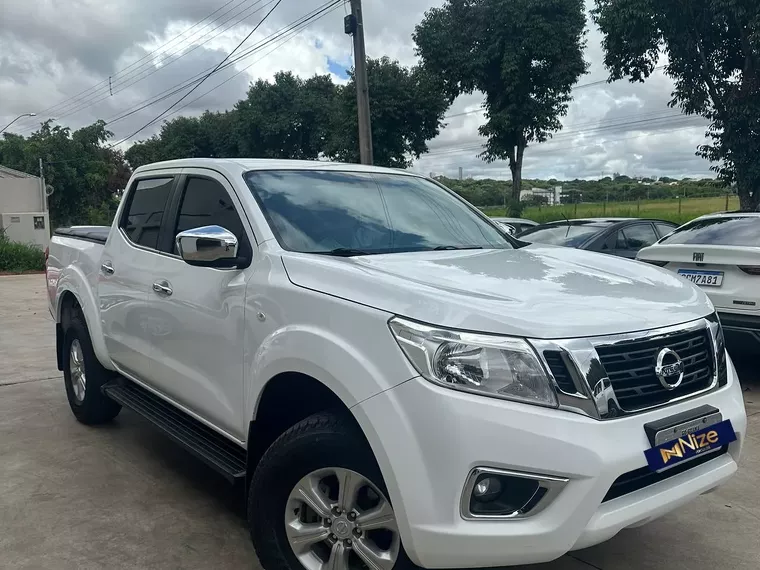 Nissan Frontier Branco 8