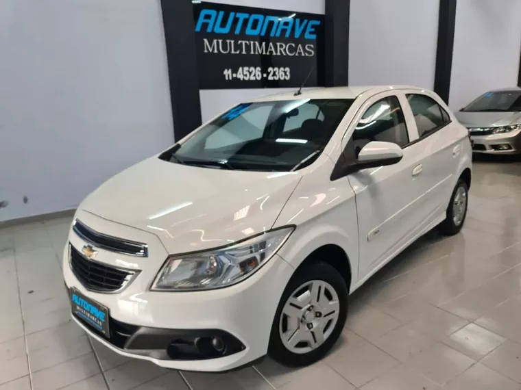 Chevrolet Onix Branco 3