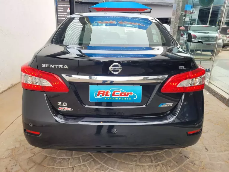 Nissan Sentra Preto 6