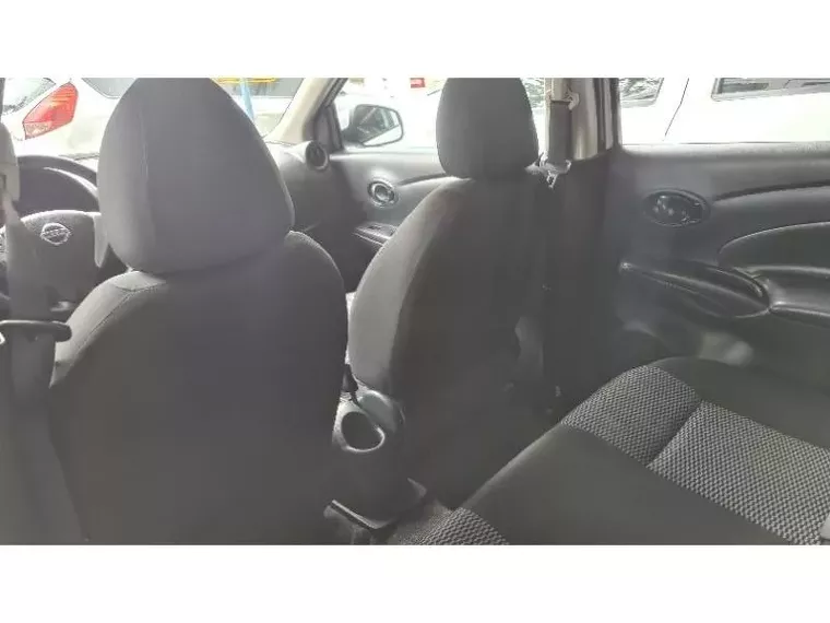 Nissan Versa Branco 4