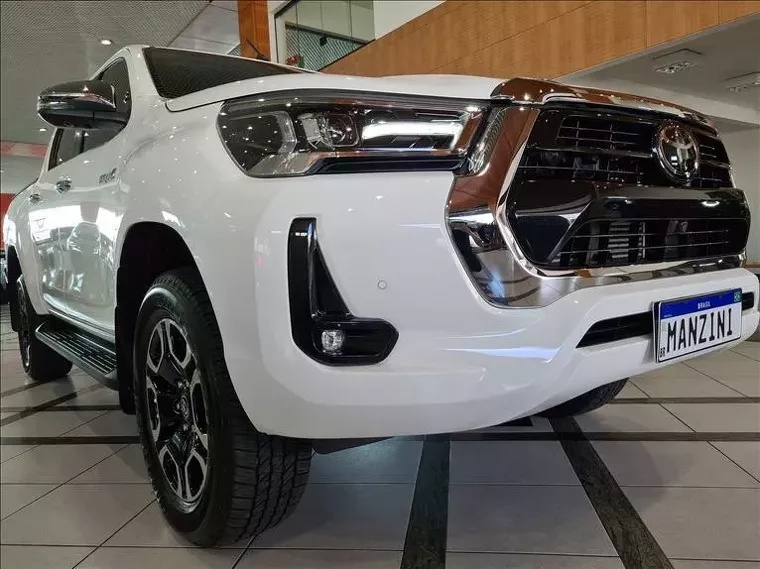 Toyota Hilux Branco 7