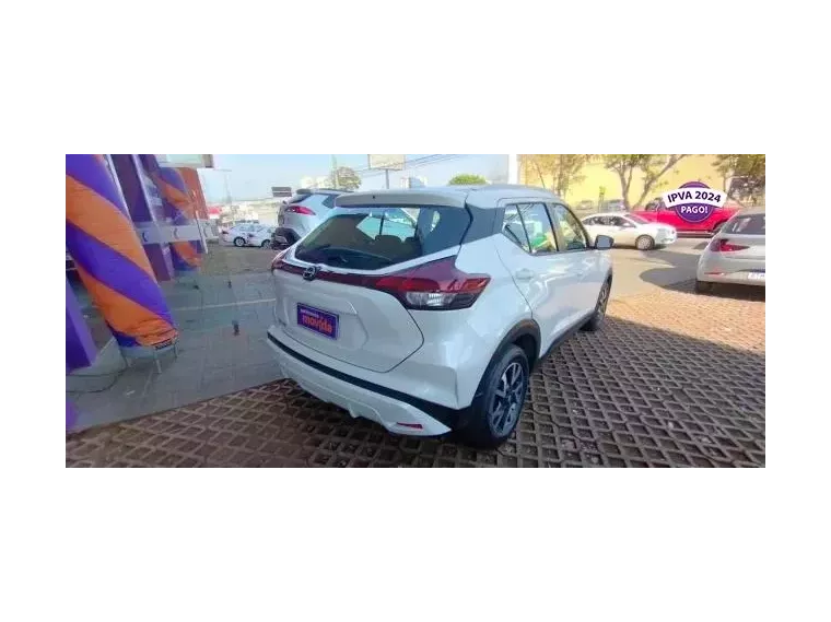 Nissan Kicks Branco 8