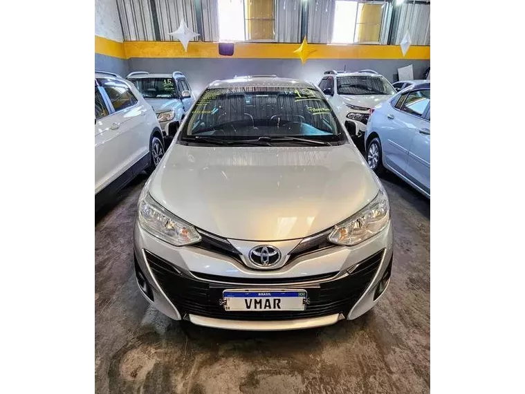 Toyota Yaris Prata 1