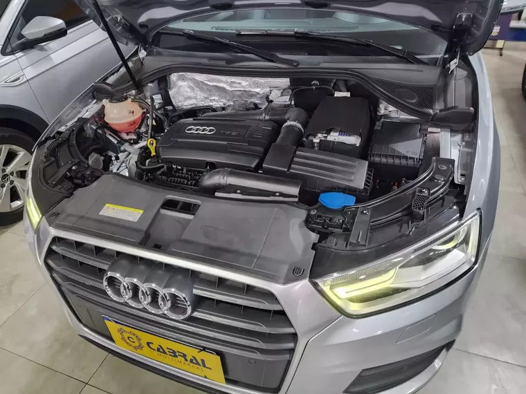 Audi Q3 Prata 33