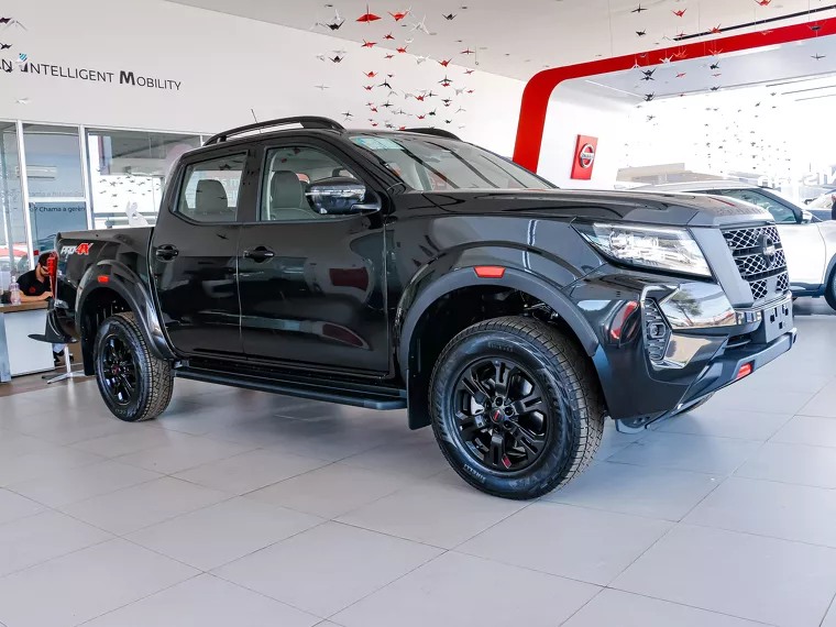 Nissan Frontier Preto 8